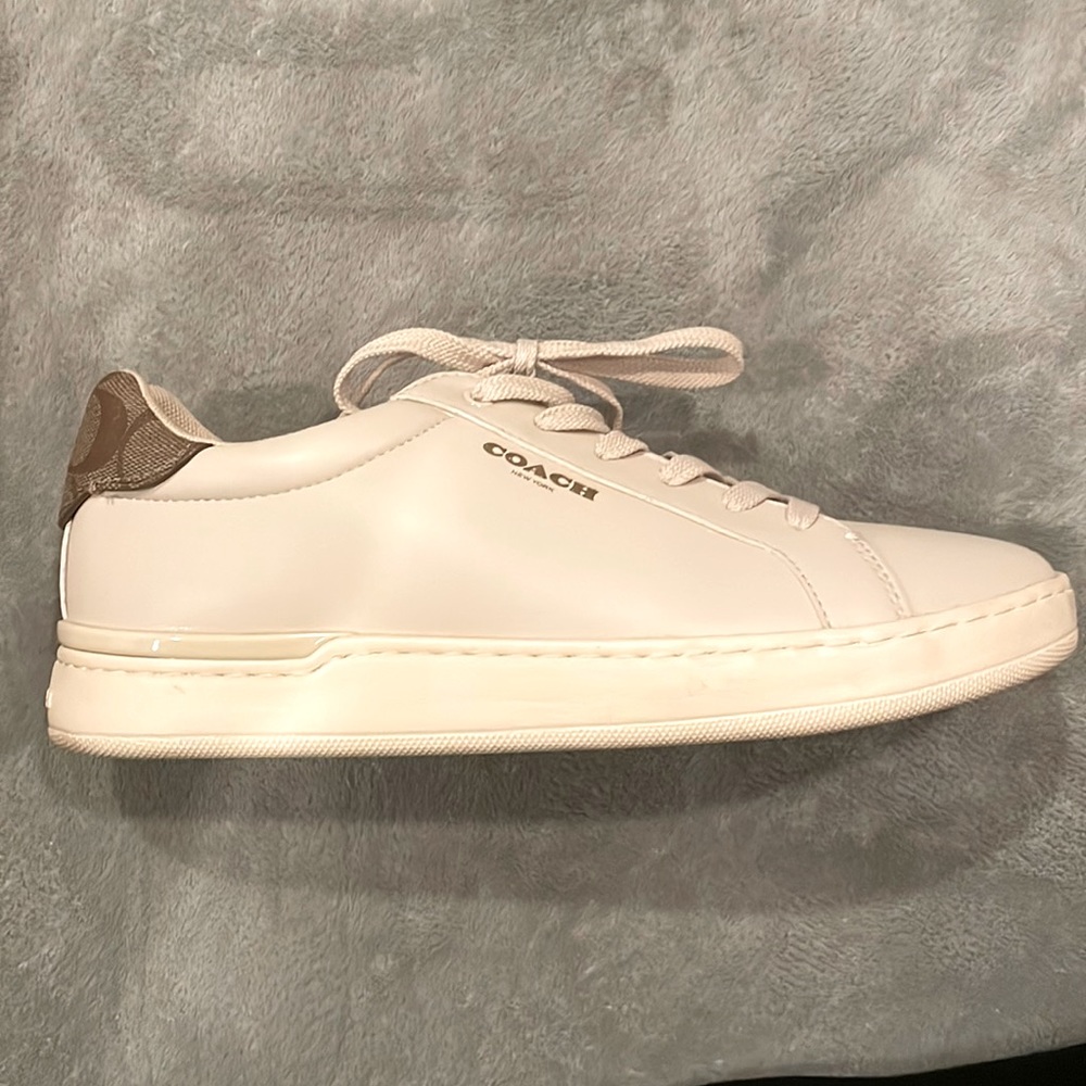 COACH Clip low top sneaker in cream.